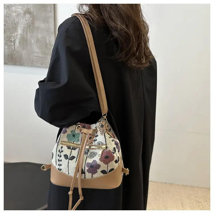Women's Woven Flower Bucket Bag 2024 Ethnic Commuter — feature 10