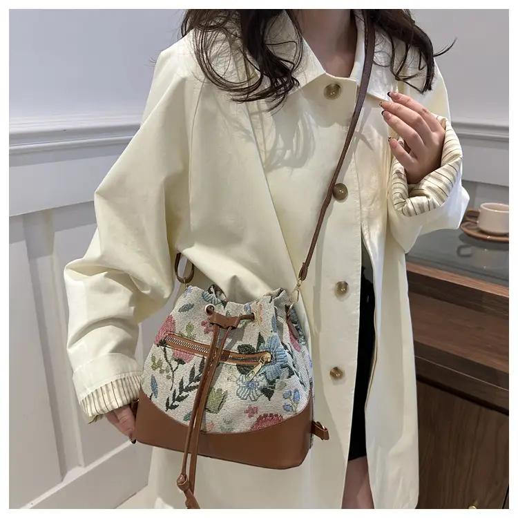 Women's Woven Flower Bucket Bag 2024 Ethnic Commuter — feature 14
