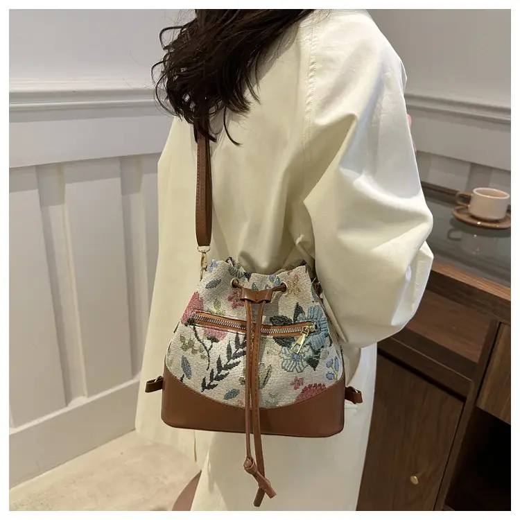Women's Woven Flower Bucket Bag 2024 Ethnic Commuter — feature 15
