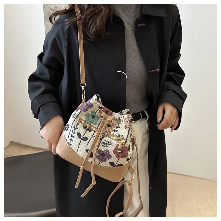 Women's Woven Flower Bucket Bag 2024 Ethnic Commuter — feature 9