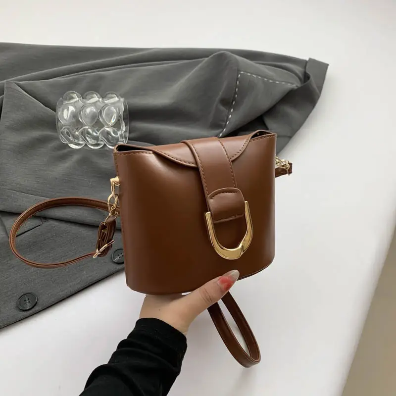 Retro Horseshoe Lock Crossbody Bag Brown 2024 - Image 9