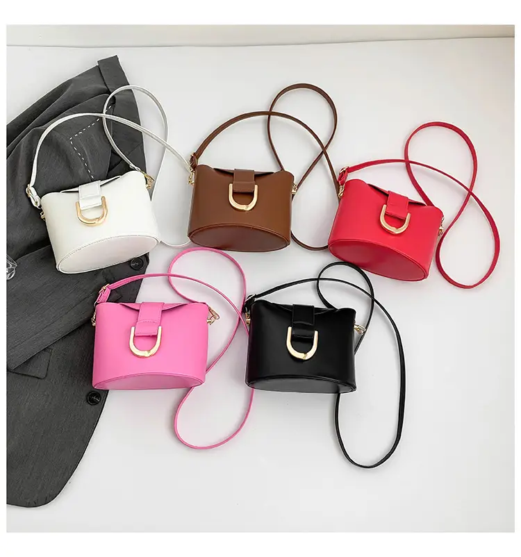 Retro Horseshoe Lock Crossbody Bag Brown 2024 — feature 30