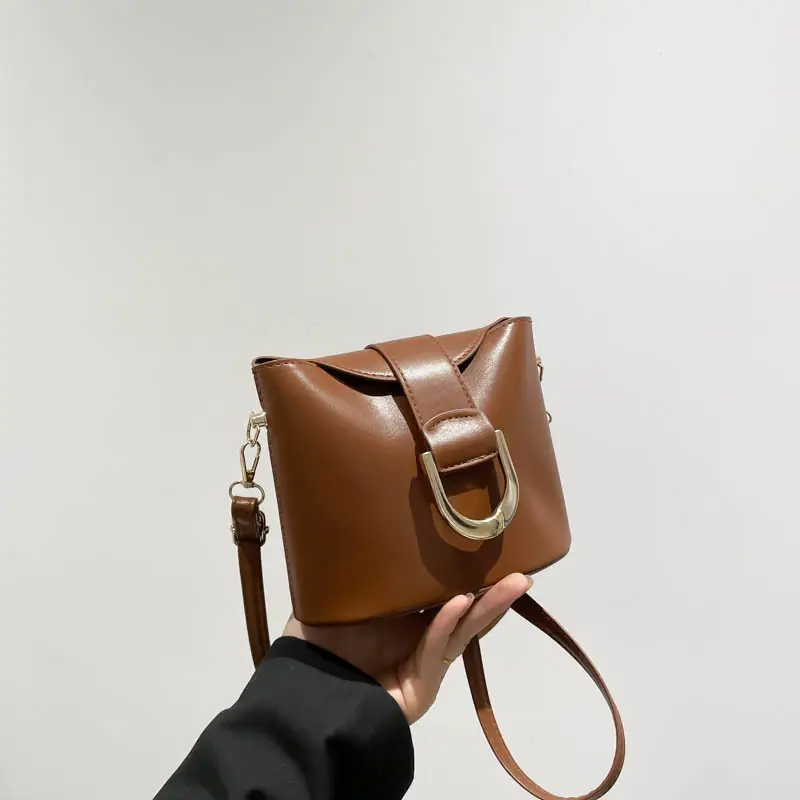 Retro Horseshoe Lock Crossbody Bag Brown 2024 - Image 2