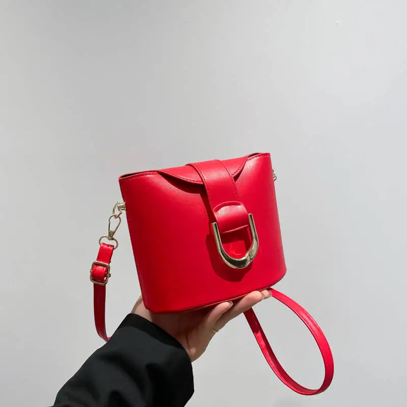 Retro Horseshoe Lock Crossbody Bag Brown 2024 - Image 3