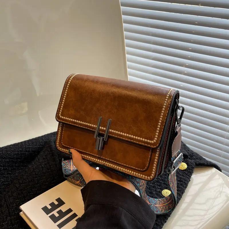 Vintage Brown Leather Shoulder Messenger Bag for Women - Image 4