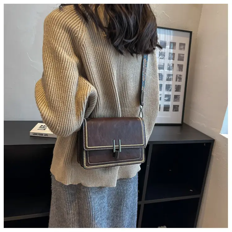 Vintage Brown Leather Shoulder Messenger Bag for Women — feature 11