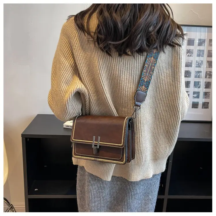 Vintage Brown Leather Shoulder Messenger Bag for Women — feature 13