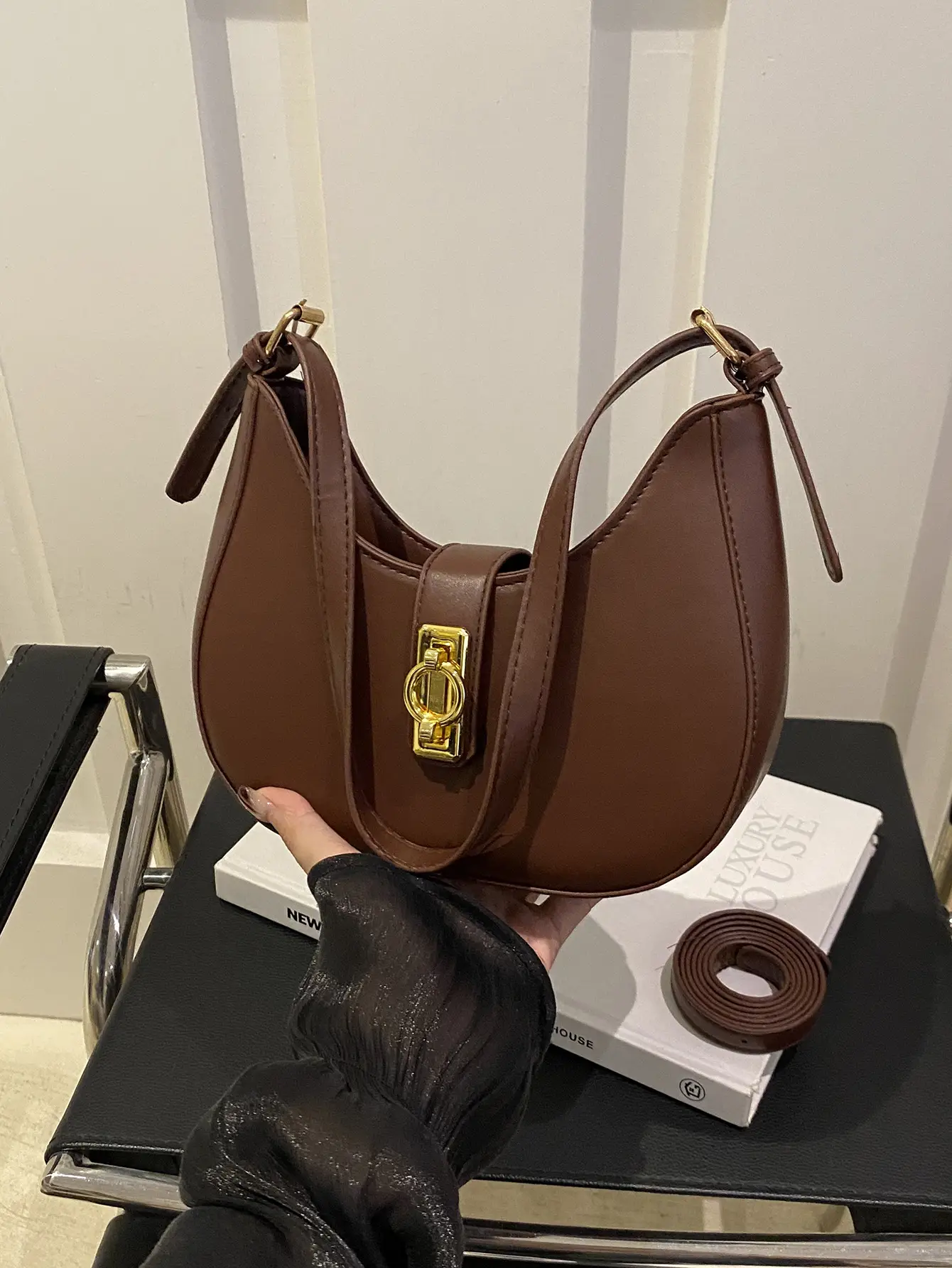 Black High-end Women's Shoulder Bag with Gold Clasp - Image 8