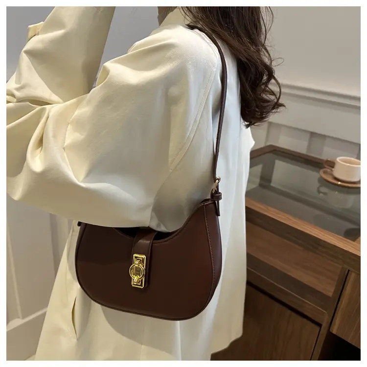Black High-end Women's Shoulder Bag with Gold Clasp — feature 10