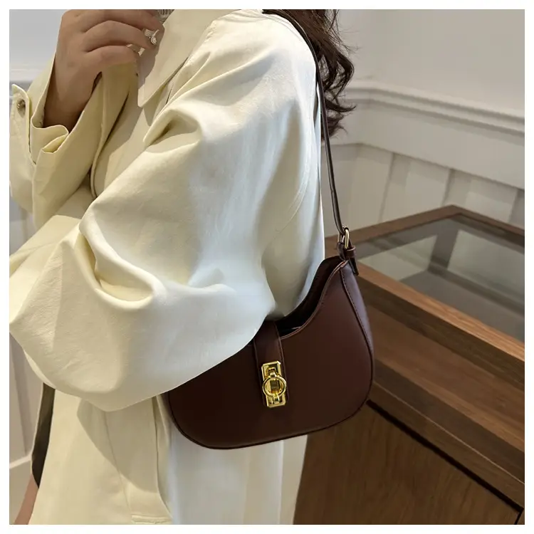 Black High-end Women's Shoulder Bag with Gold Clasp — feature 11