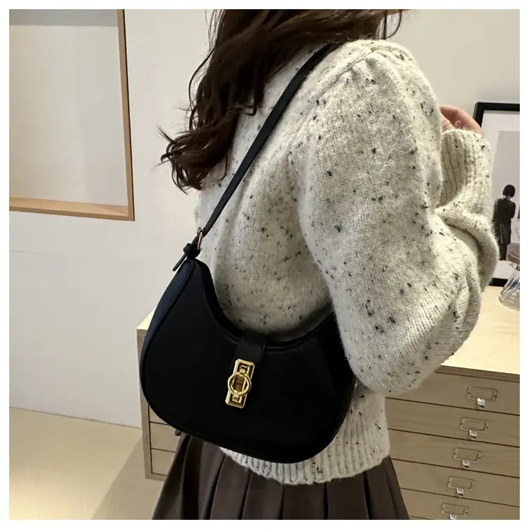 Black High-end Women's Shoulder Bag with Gold Clasp — feature 12