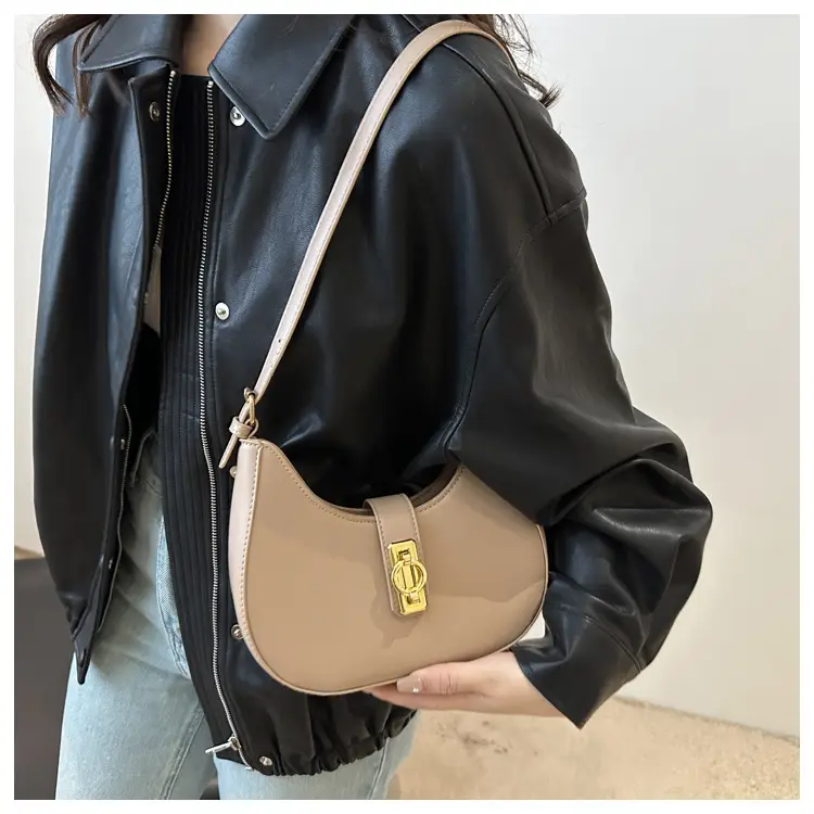 Black High-end Women's Shoulder Bag with Gold Clasp — feature 8
