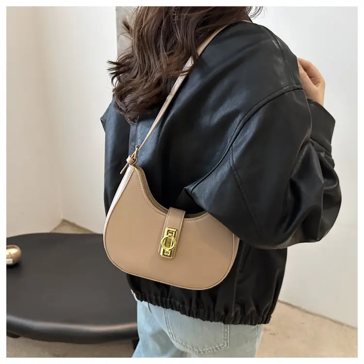 Black High-end Women's Shoulder Bag with Gold Clasp — feature 9