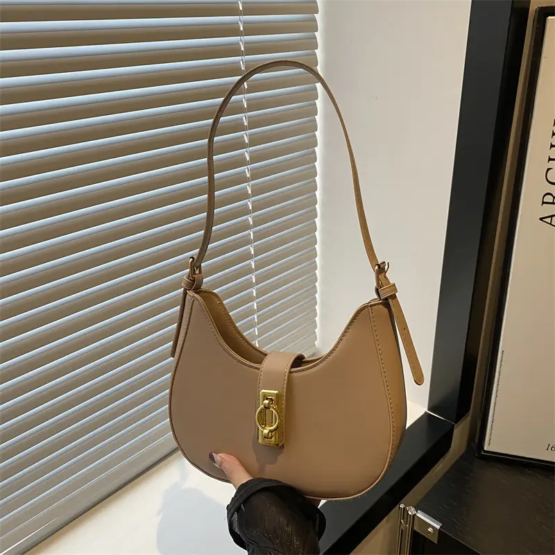 Black High-end Women's Shoulder Bag with Gold Clasp - Image 4