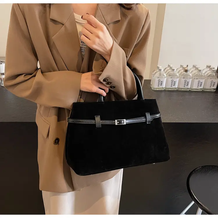 Women Frosted Red Shoulder Bag Large Capacity 2026 — feature 24