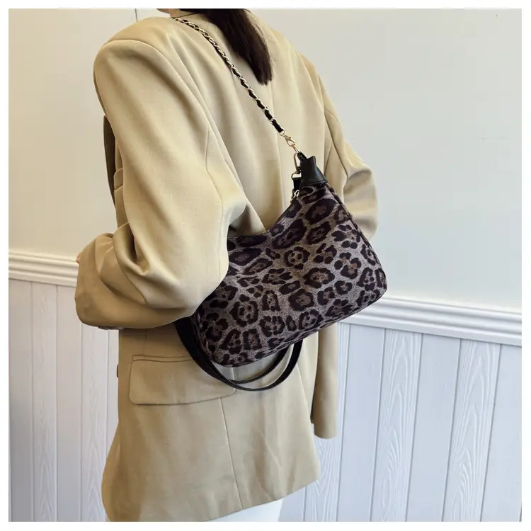 Leopard Print Chain Shoulder Bag for Women — feature 8