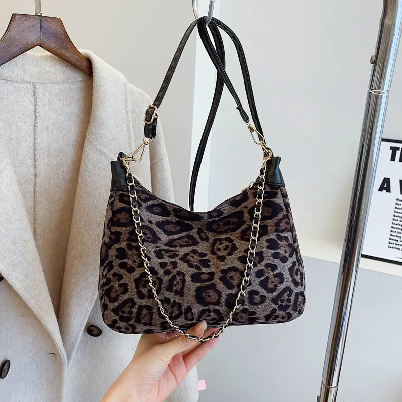 Leopard Print Chain Shoulder Bag for Women - Image 3