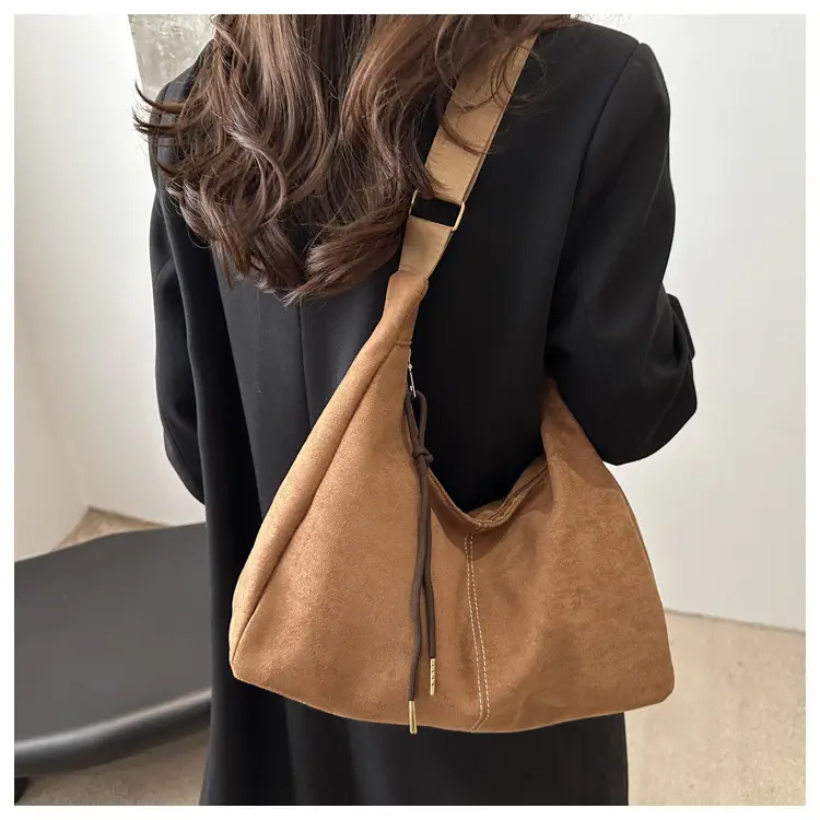 Women's Gold Leather Shoulder Bag Autumn Winter 2024 — feature 10