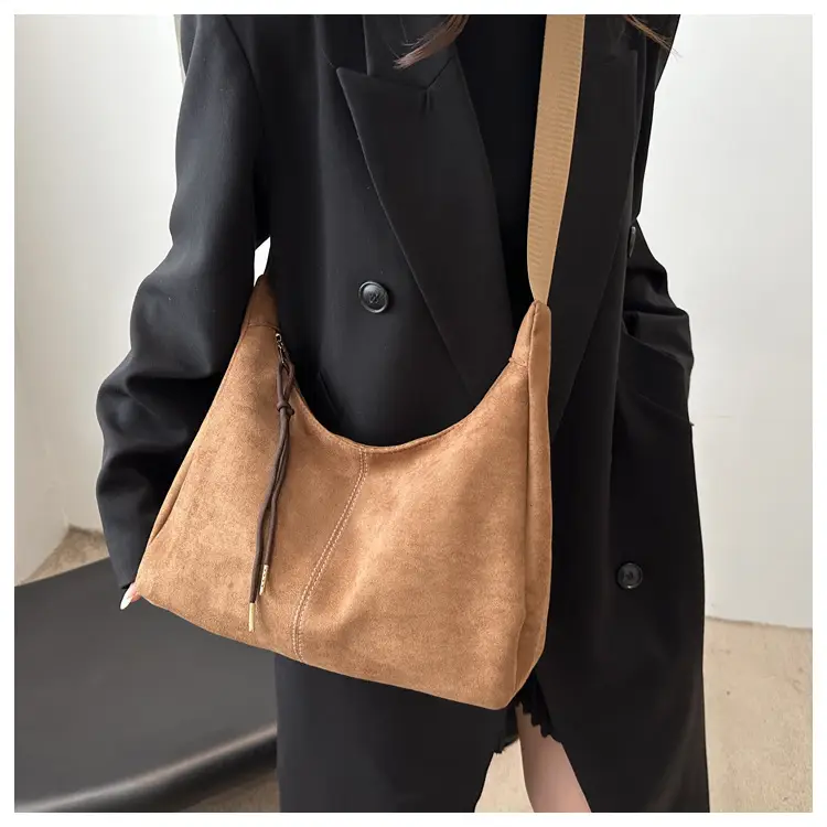 Women's Gold Leather Shoulder Bag Autumn Winter 2024 — feature 12