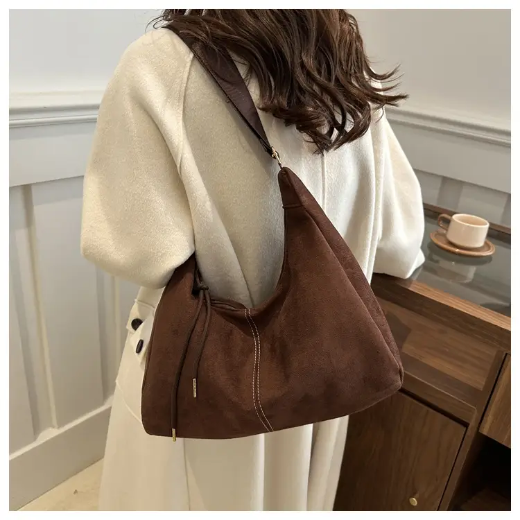 Women's Gold Leather Shoulder Bag Autumn Winter 2024 — feature 13