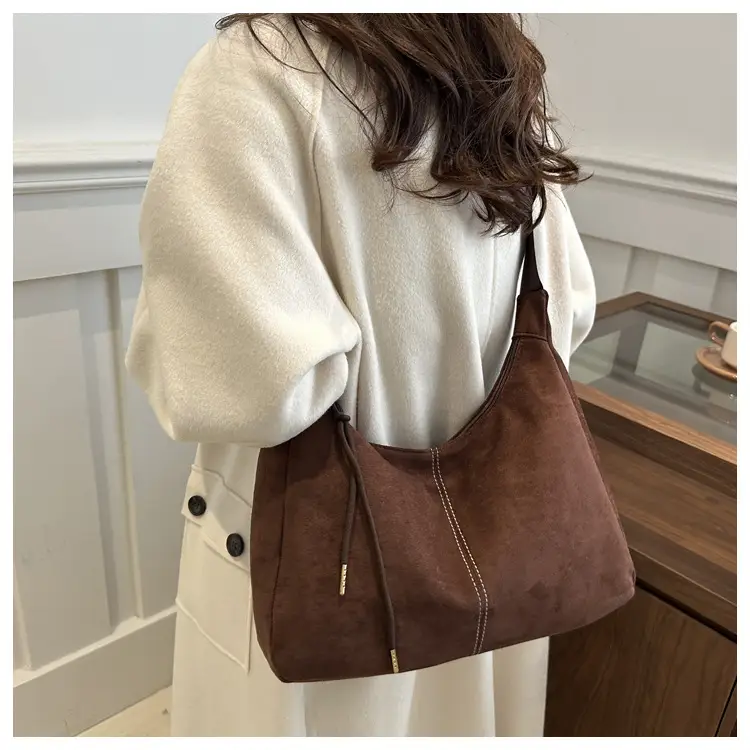 Women's Gold Leather Shoulder Bag Autumn Winter 2024 — feature 15