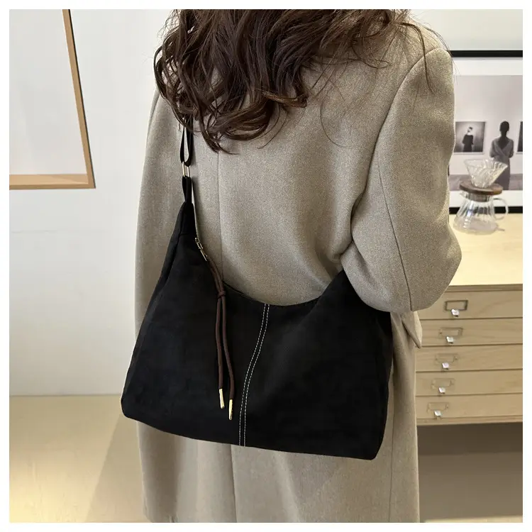 Women's Gold Leather Shoulder Bag Autumn Winter 2024 — feature 18