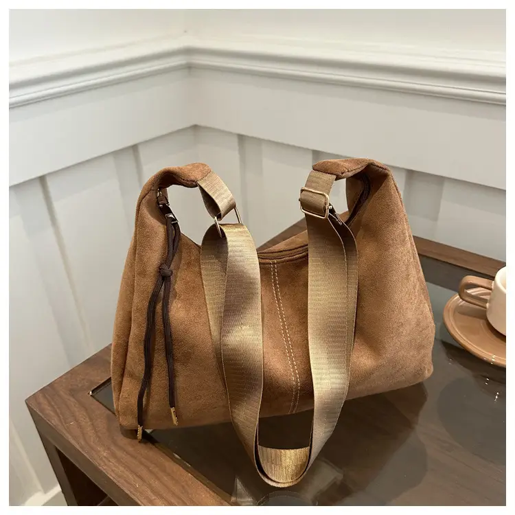 Women's Gold Leather Shoulder Bag Autumn Winter 2024 — feature 19