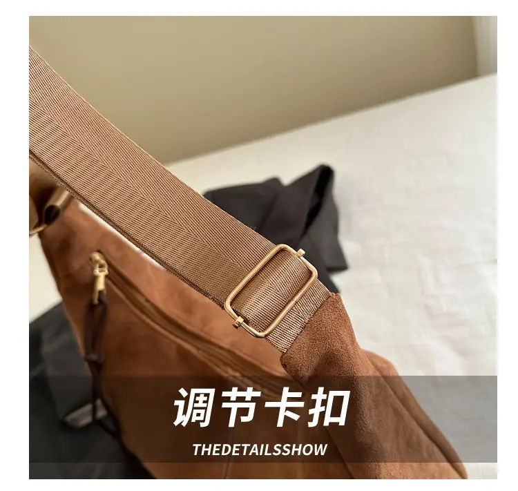 Women's Gold Leather Shoulder Bag Autumn Winter 2024 — feature 3