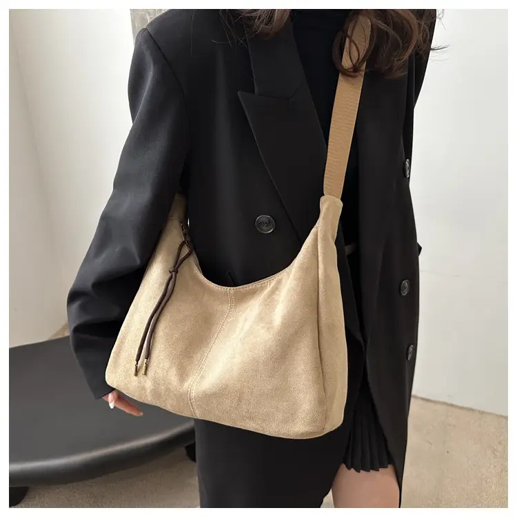 Women's Gold Leather Shoulder Bag Autumn Winter 2024 — feature 8
