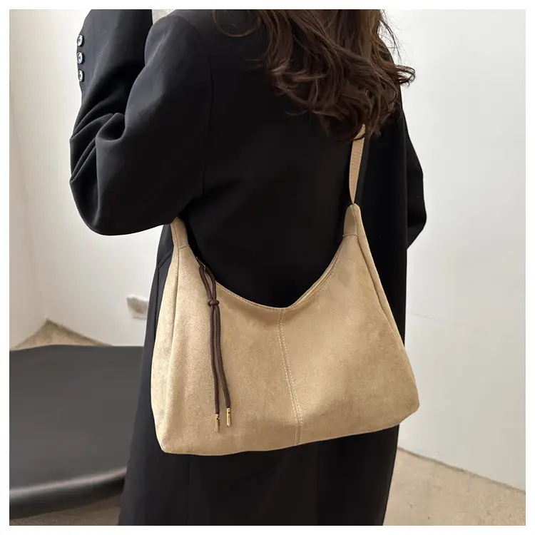 Women's Gold Leather Shoulder Bag Autumn Winter 2024 — feature 9