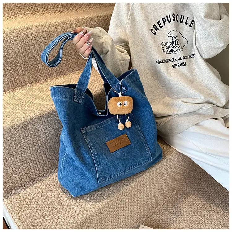 Silver Korean Style Shoulder Bag 2024 — feature 17