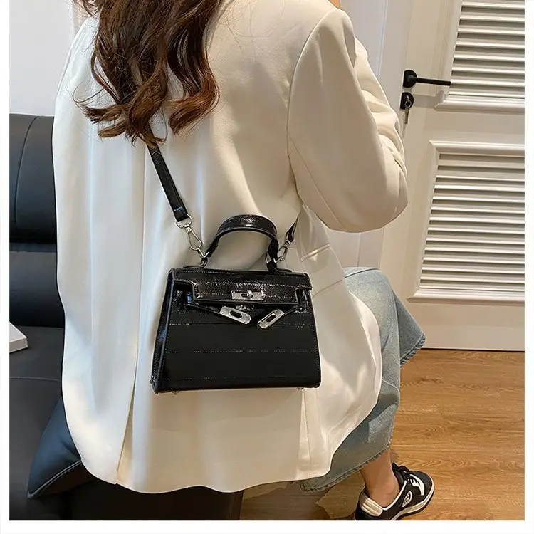 Women Korean Style Shoulder Bag Silver Grey 2025 — feature 13