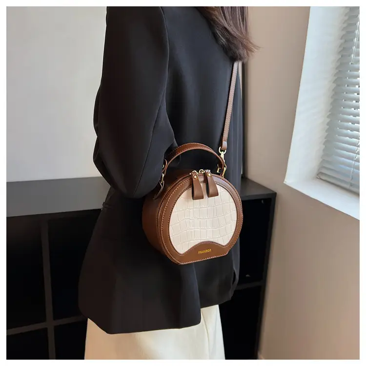 Retro One-Shoulder Crossbody Bag Black White 2025 β feature 13