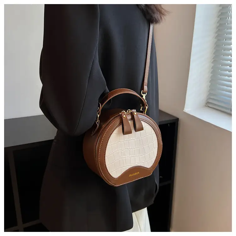 Retro One-Shoulder Crossbody Bag Black White 2025 β feature 14