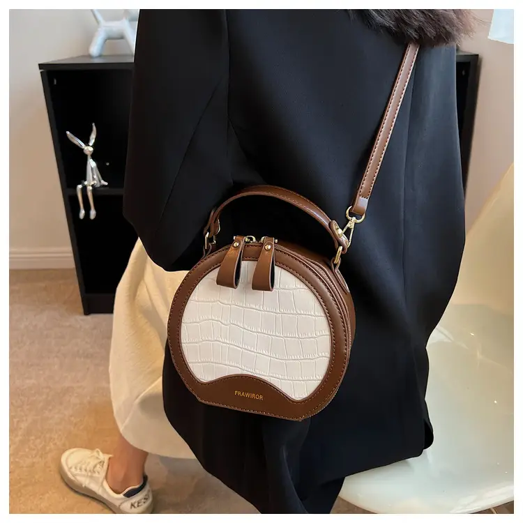 Retro One-Shoulder Crossbody Bag Black White 2025 β feature 15