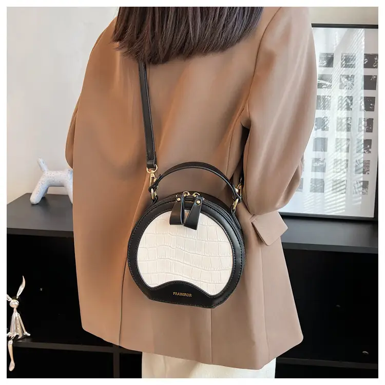 Retro One-Shoulder Crossbody Bag Black White 2025 β feature 16