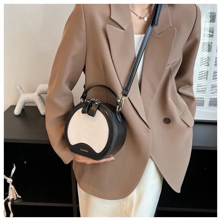 Retro One-Shoulder Crossbody Bag Black White 2025 β feature 17
