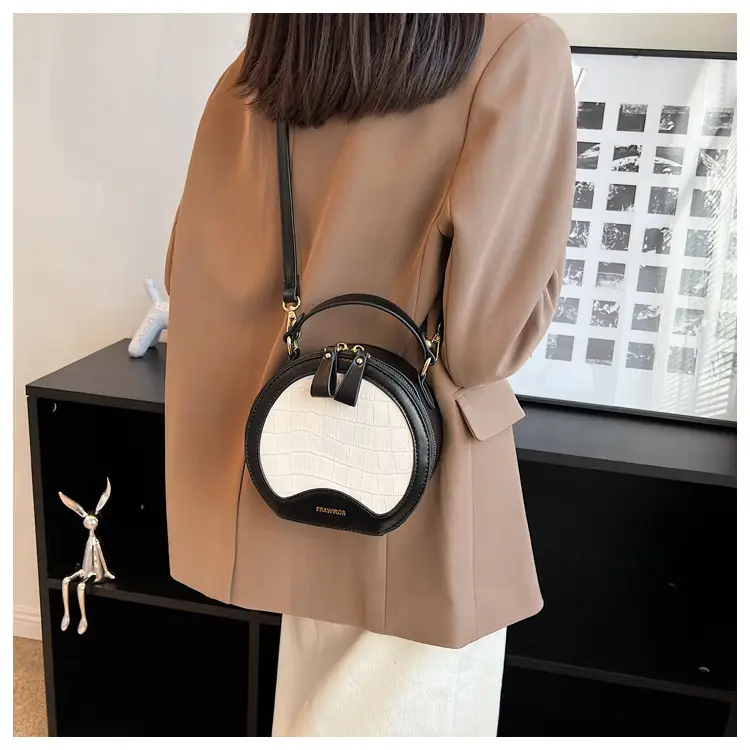 Retro One-Shoulder Crossbody Bag Black White 2025 β feature 18