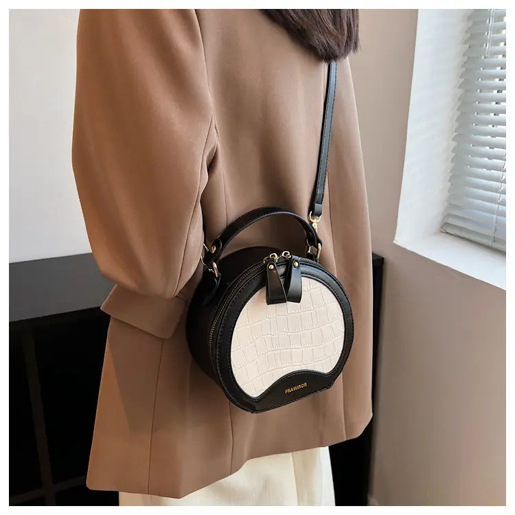 Retro One-Shoulder Crossbody Bag Black White 2025 β feature 19