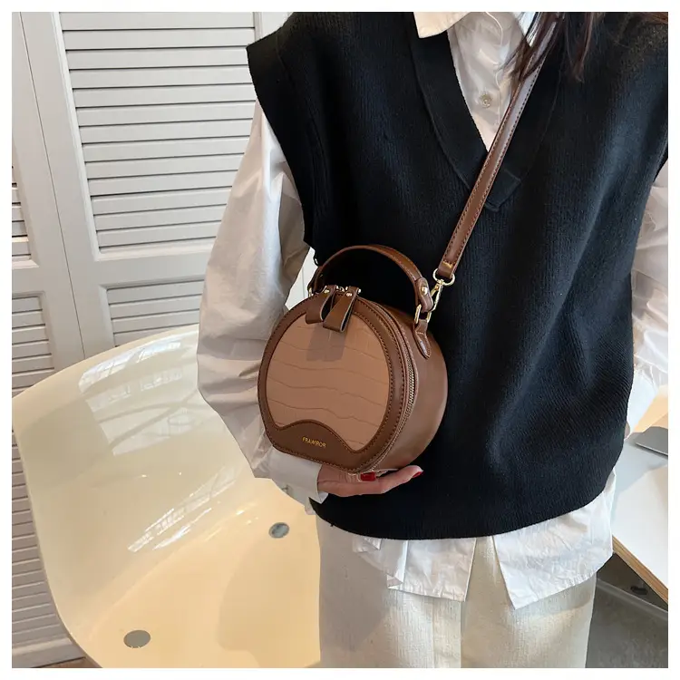 Retro One-Shoulder Crossbody Bag Black White 2025 β feature 20