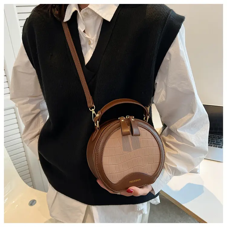 Retro One-Shoulder Crossbody Bag Black White 2025 β feature 21