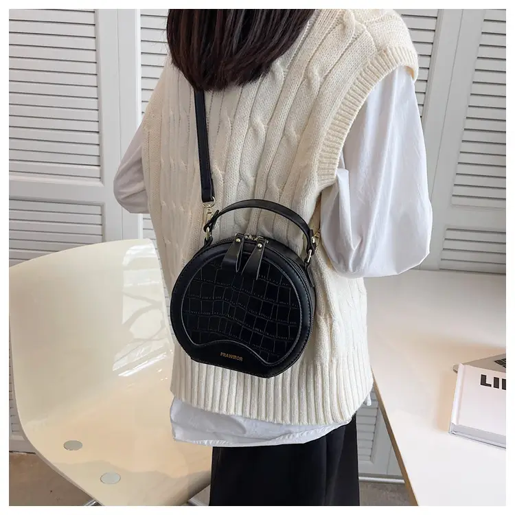 Retro One-Shoulder Crossbody Bag Black White 2025 β feature 27