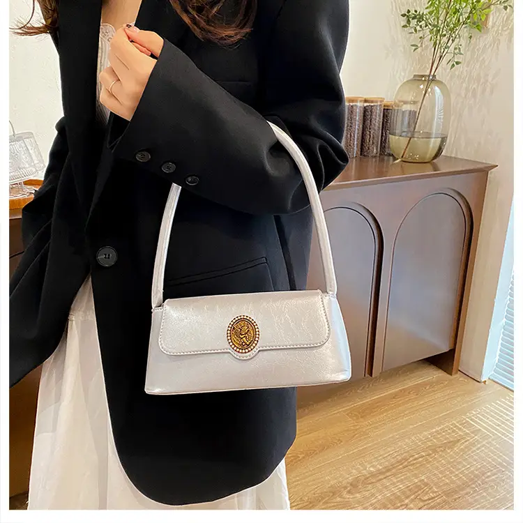 French Retro Brown Shoulder Bag for Women - Image 7