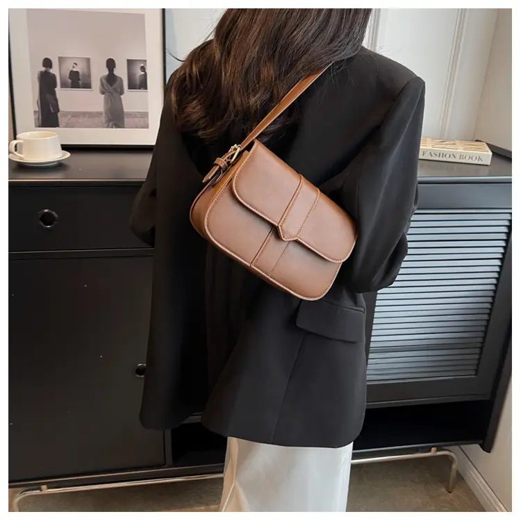 Vintage Saddle Crossbody Bag for Women 2024 — feature 11