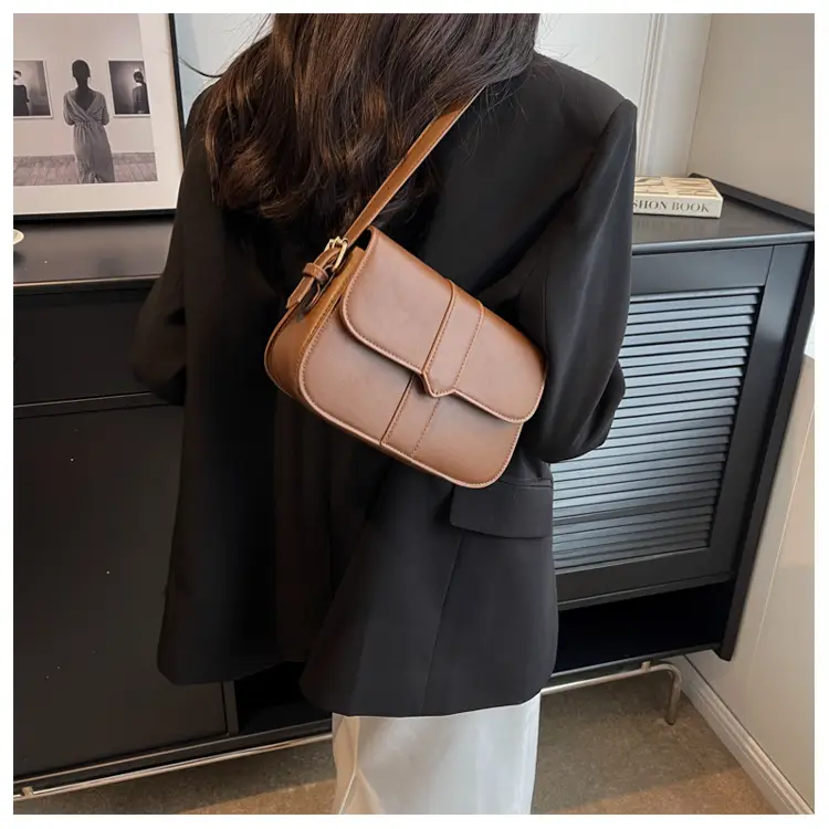Vintage Saddle Crossbody Bag for Women 2024 — feature 12