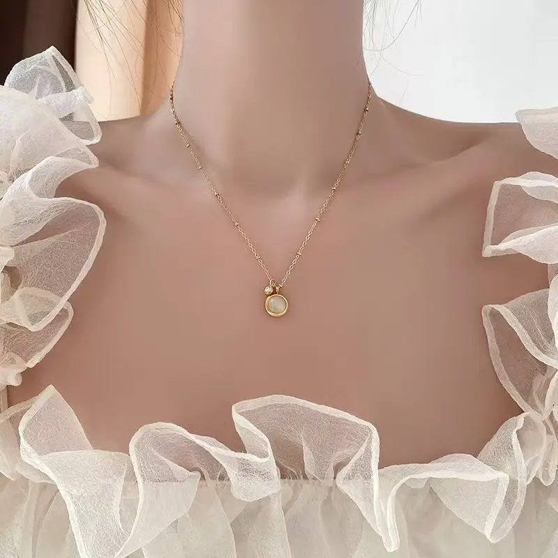 Women's Pearl Pendant Necklace Light Luxury Fu Character Design — feature 2