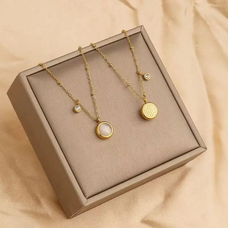 Women's Pearl Pendant Necklace Light Luxury Fu Character Design — feature 3