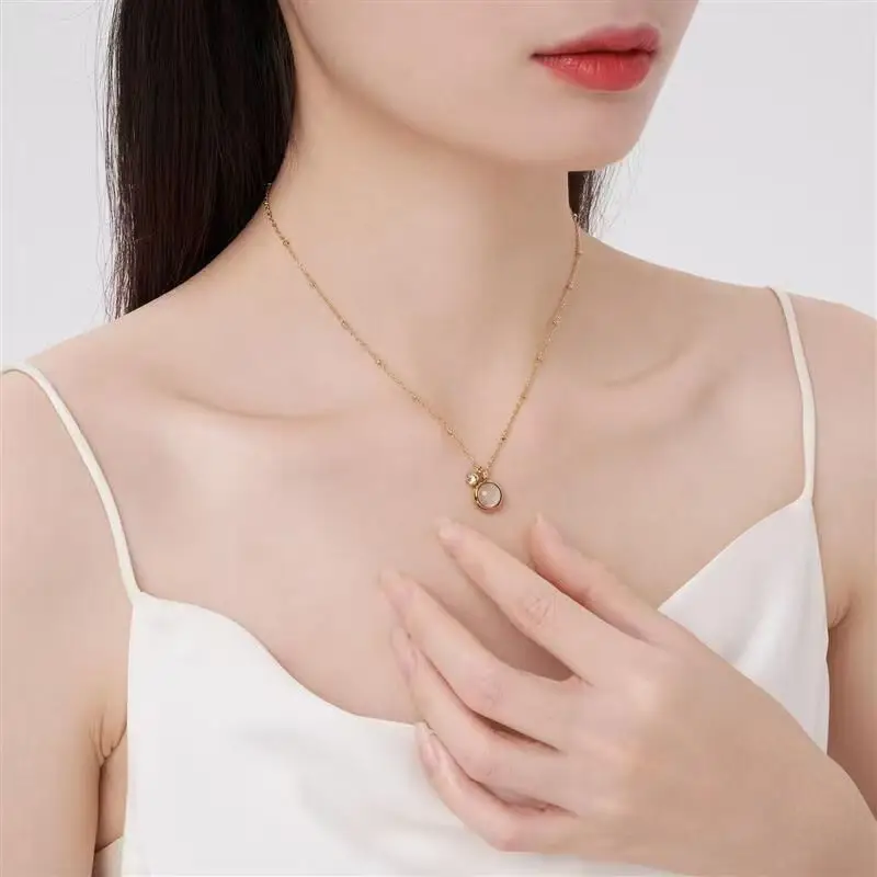 Women's Pearl Pendant Necklace Light Luxury Fu Character Design — feature 4