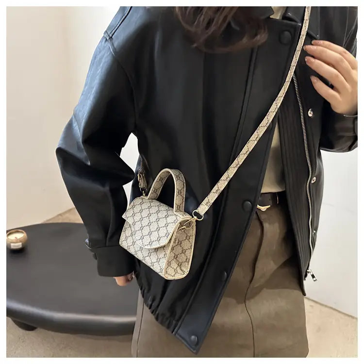 2024 Black GG Pattern Shoulder Bag for Women — feature 10