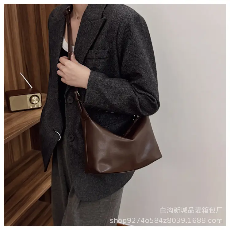 Black Textured Shoulder Crossbody Bag for Women 2026 — feature 10